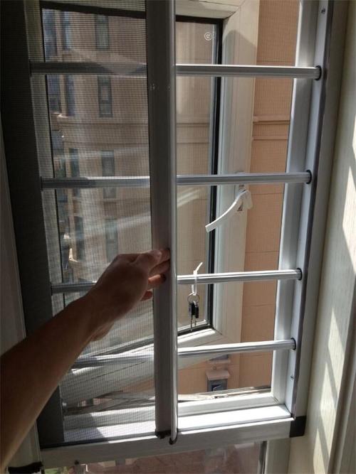 防盗窗与纱窗区别_防盗窗与纱窗：如何选择适合的窗户防护装置？